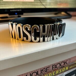 Moschino belt